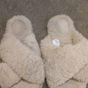 Stars Above Cream Plush Cross-Strap Slippers
